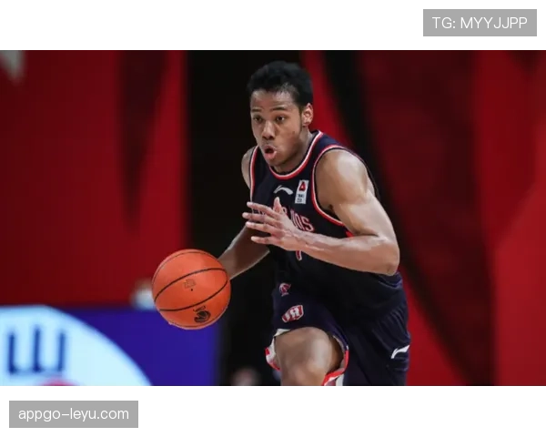 阿什拉夫与特林康新赛季展开激烈竞争，焦点对决引关注