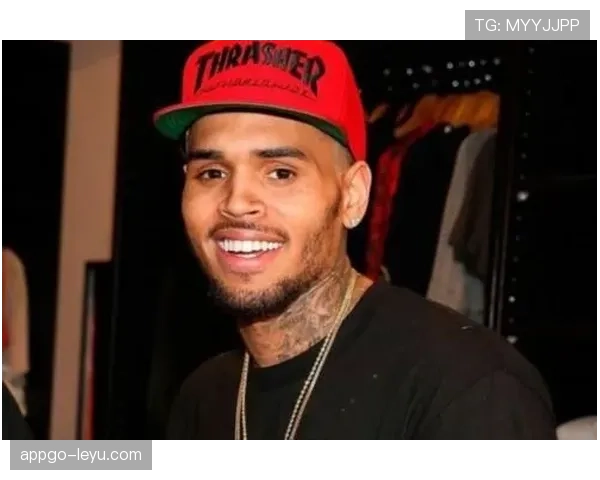 泰森·富里大晚上豪宅里又开始放声唱歌了吧，这生活也太反差了吧！